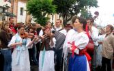 Počas štvordňového Medzinárodného folklórneho festivalu vládne vždy na Myjave veselá nálada o čom svedčia i snímky z minulých ročníkov, ktoré sú z atraktívneho „Jarmeku pod myjavskú vežu“, na námestí, kde sa koná aj  festivalový sprievod.