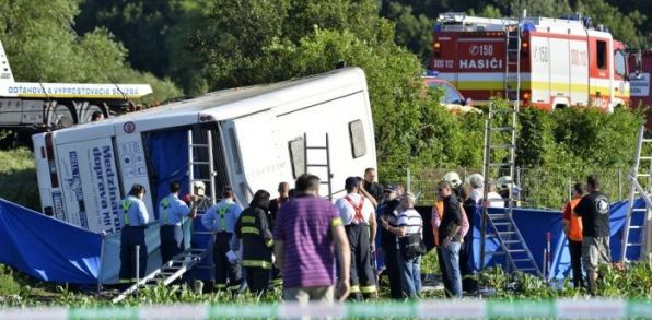 Nehoda autobusu na D1 (Zdroj: aktuality.sk)