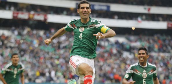 Mexický hráč Rafael Marquez takto oslavoval gól do bránky Nového Zélandu v zápase interkontinentálnej baráže. (Zdroj: TASR/AP)