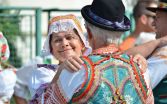 Súčasťou skladania mája bolo aj vystúpenie Folklórnej skupiny Šulekovo z Hlohovca.