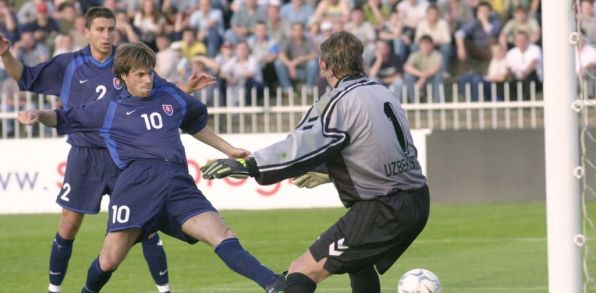 Jozef Kožlej v najcennejšom drese. Foto: TASR/Milan Kapusta