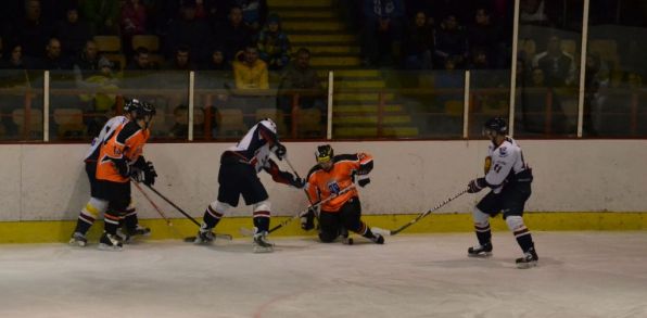 Hokejisti prehrali s Dubnicou oba zápasy. Foto: MHC Humenné