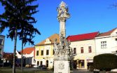 Krupina je bohatá na historické pamiatky, ktoré zaujmú jej návštevníkov. Jednou z nich je napríklad Svätotrojičný stĺp z 18. storočia. Foto: (nym)