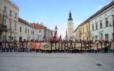 Fanúšikovia Spartaka dali v uliciach Trnavy najavo svoj názor. Foto: Lukáš Grinaj