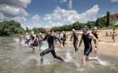 Športovci si najskôr zaplávali dĺžku 1 km. Foto: Radovan Samek