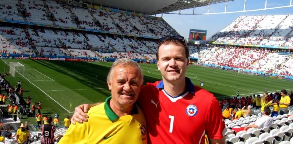 Stanislav Martoš so synom Rasťom na štadióne Arena Corinthians v dresoch juhoamerických futbalových tímov. Foto: archív Stanislava Martoša