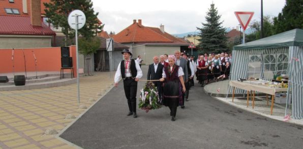 Slávnosť vinobrania začala alegorickým sprievodom.