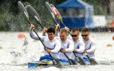 Mladý slovenský štvorkajak v zložení Marek Krajčovič, Matej Michálek, Gábor Jakubík, Viktor Demin (na snímke zľava) získal v Miláne bronz v K4 na 1000 m. Foto: archív TASR