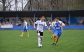 Lučeneckí futbalisti (biele dresy) konečne zabodovali naplno. Foto: autor