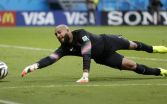 Americký brankár Tim Howard pri úspešnom zákroku. (Zdroj: TASR/AP)